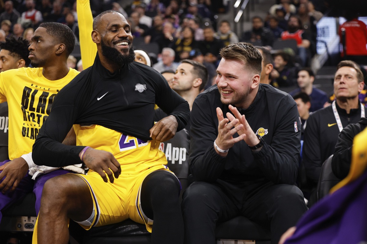 东契奇缺阵湖人加时逆袭火箭：詹皇3-0领先说明了什么？