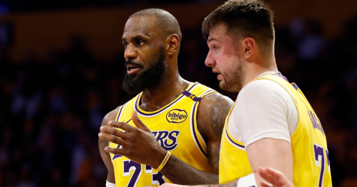 东契奇38分三双对决马刺：欧洲天才的全能统治力